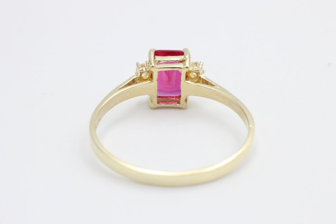 🔸 Anillo de Oro 14k con Piedra Roja y Decorado Fino - Joyería